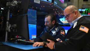 10-year Treasury yield dips as investors weigh the 2024 outlook for interest rates