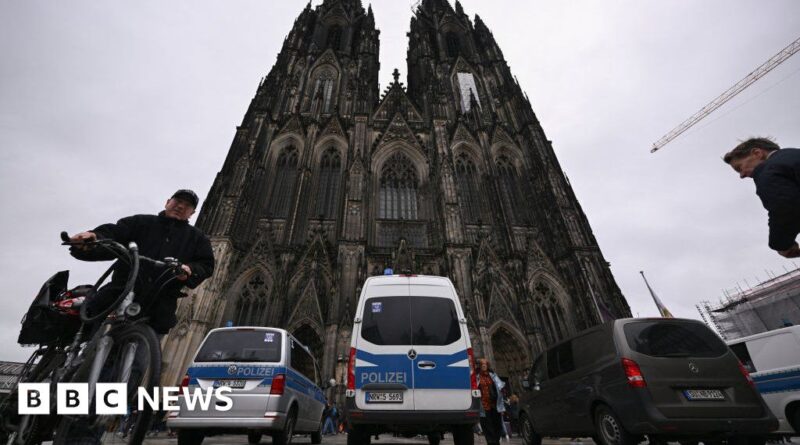 Cologne Cathedral: Extra checks at German landmark after attack warning