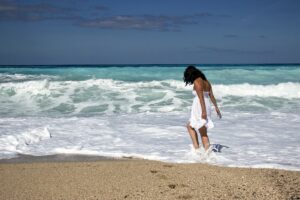 How Perfume Can Define Your Summer Persona - Rosanna Davison Nutrition