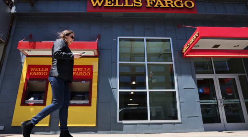 Lawmakers praise workers for landmark Wells Fargo union branch vote in New Mexico