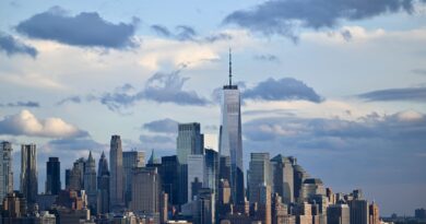 Manhattan median rent falls for the first time in over two years