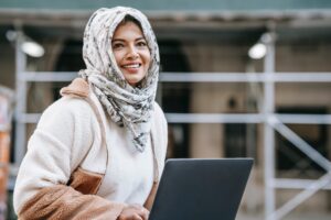 Need to Unplug? Here Are 4 Easy Tips to Do a Social Media Detox Amid Crisis - Muslim Girl