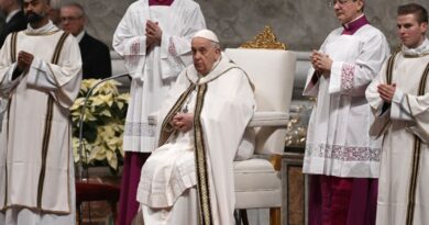 Pope kicks off Christmas celebrations in shadow of wars