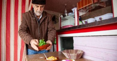 South Lebanon small businesses defy Israeli bombs to stay open