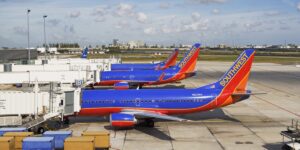 Southwest Airlines cancels hundreds, delays thousands of holiday weekend flights
