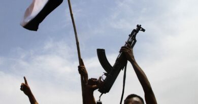 Sudan civilians rush for arms as paramilitaries advance