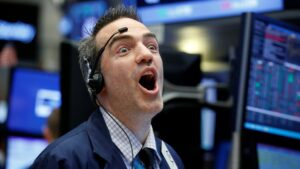 These 8 stocks rally with a 100% hit rate when a ‘golden cross’ chart pattern forms