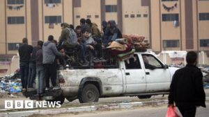 Thousands of Palestinians flee central Gaza as Israeli troops advance