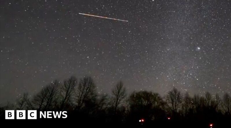 Timelapse shows Geminid meteor shower at its peak