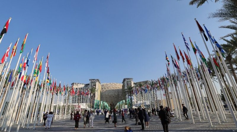 UN climate talks home in on fossil fuel deal