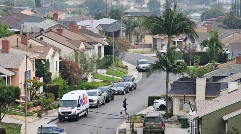 December home sales slump to close out worst year since 1995