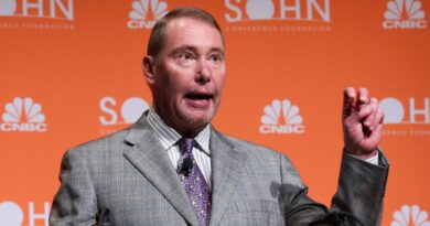 DoubleLine's Gundlach sees ‘very painful’ economic downturn, S&P 500 may be forming ‘double top’