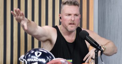 ESPN star Pat McAfee publicly attacks network executive amid Aaron Rodgers controversy