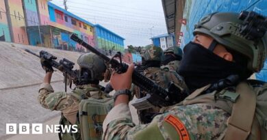 Ecuador prisoners take guards hostage after drug lord's escape