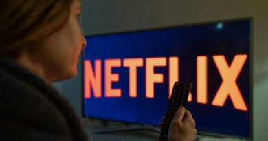 How did Netflix 'win the streaming wars' while being criticized for becoming 'unwatchable?' It could all be explained by the concept of 'platform decay'