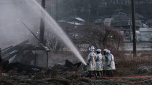 Japan quake toll hits 30 as rescuers race to find survivors