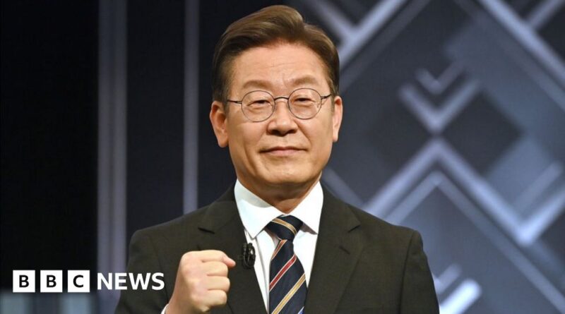 Lee Jae-myung: South Korea opposition leader stabbed in Busan.