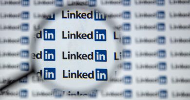 LinkedIn rolls out new job search features to make it easier to find relevant opportunities | TechCrunch