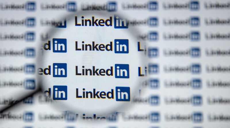 LinkedIn rolls out new job search features to make it easier to find relevant opportunities | TechCrunch