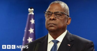 Lloyd Austin: White House not told for days defence secretary in hospital