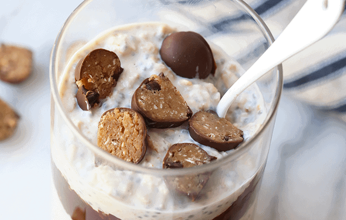 Overnight oatmeal with chocolate chips and a spoon.