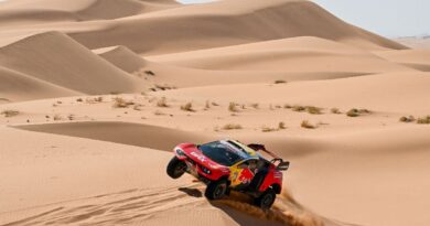 Moraes grabs first Dakar win as Sunderland retires