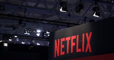 Netflix considers adding in-app purchases and ads to games, report says | TechCrunch