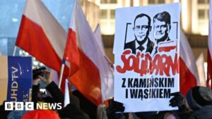 Polish police arrest MPs in presidential palace