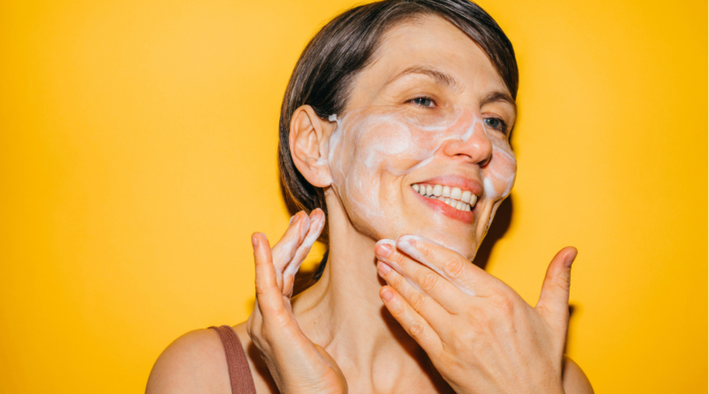 Skincare Experts Agree: These Are the 10 Best Face Washes for Dry Skin