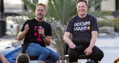 SpaceX and T-Mobile send first texts via Starlink satellites