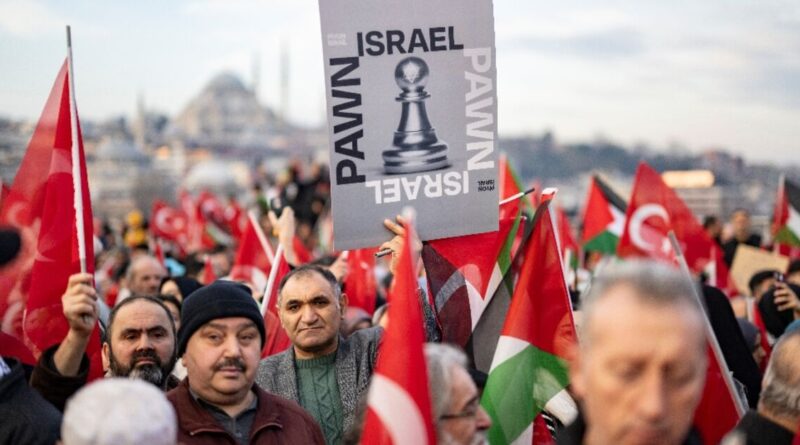 Tens of thousands hold anti-Israeli protest in Istanbul