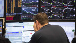 Top economists predict global growth will weaken this year as geopolitical rifts grow