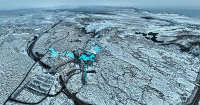 Volcano erupts in southwest Iceland