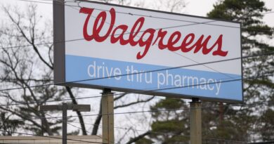 Walgreens posts earnings beat but slashes quarterly dividend nearly in half