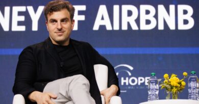 Airbnb reports better-than-expected revenue and beats on guidance