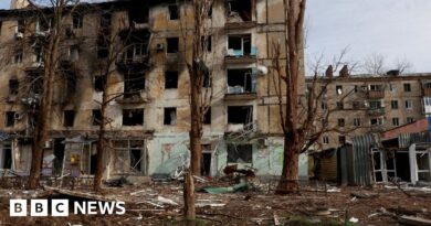 Avdiivka: Ukraine troops leaving embattled eastern town