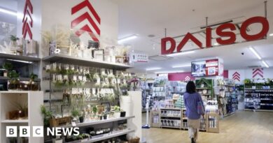 Daiso: Billionaire founder of Japanese discount store dies