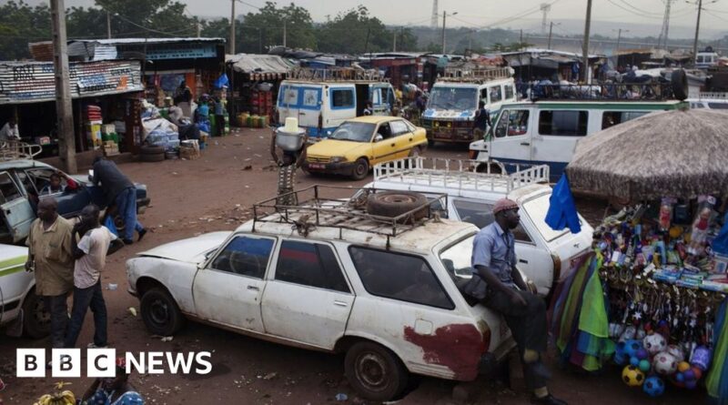 Dozens die after bus falls off bridge in Mali