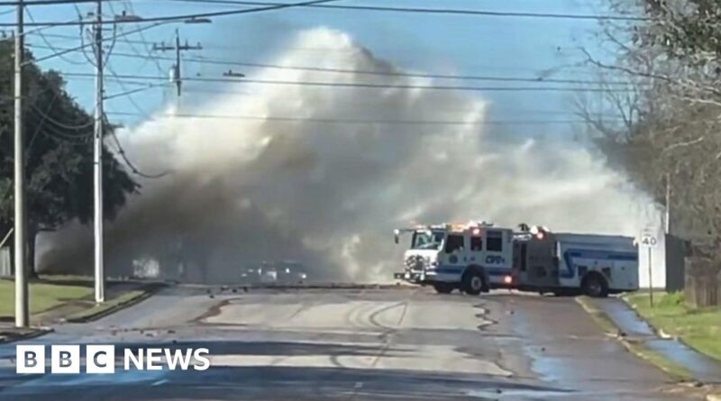 Huge water leak shoots into air on Texas street