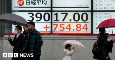 Japan's main stock index closes above 1989 record high