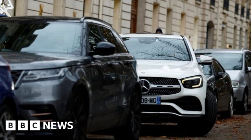 Parisians vote for rise in parking fees for SUVs