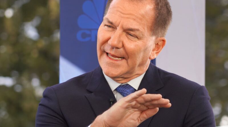 Paul Tudor Jones says the U.S. economy is on an 'unsustainable' path, threatening markets