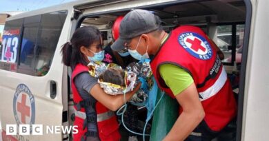 Philippines landslide: Child rescued after 60 hours under rubble