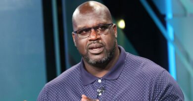 Shaquille O’Neal says this advice from Jeff Bezos got him to invest in a $29 million education startup backed by Sam Altman