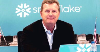 Snowflake says Frank Slootman is retiring as CEO, stock plunges more than 20%