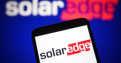 SolarEdge tumbles 18% on weak first quarter guidance