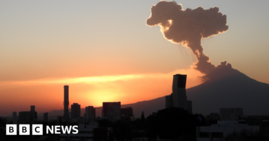 Sunset video shows Mexico volcano spewing ash