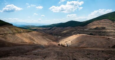 Turkey landslide leaves nine gold mine workers trapped