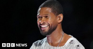 Usher joined by Alicia Keys and will.i.am at Super Bowl half-time show