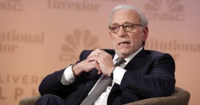 Wall Street loves Disney's kitchen-sink quarter, but Nelson Peltz says he isn't backing down